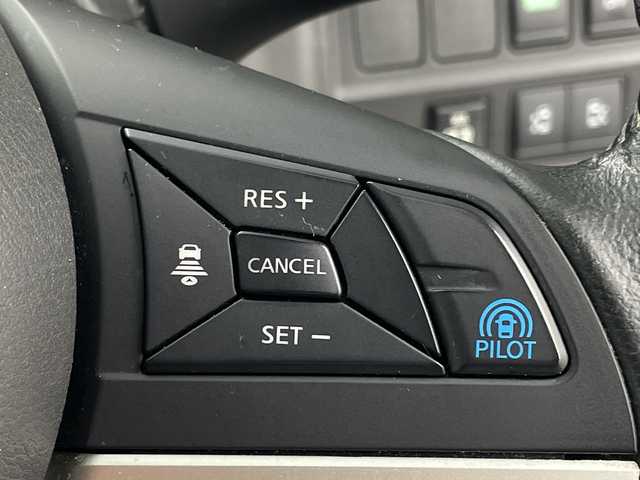 日産 セレナ ハイウェイスター 群馬県 2017(平29)年 9.5万km ダイヤモンドブラック 純正１１型後席モニター　純正９型ナビ　フルセグＴＶ　全周囲カメラ　デジタルインナーミラー　アダプティブクルーズコントロール　衝突被害軽減システム　両側電動スライドドア　電動パーキング　ＥＴＣ　禁煙車