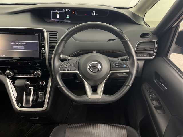 日産 セレナ ハイウェイスター 群馬県 2017(平29)年 9.5万km ダイヤモンドブラック 純正１１型後席モニター　純正９型ナビ　フルセグＴＶ　全周囲カメラ　デジタルインナーミラー　アダプティブクルーズコントロール　衝突被害軽減システム　両側電動スライドドア　電動パーキング　ＥＴＣ　禁煙車