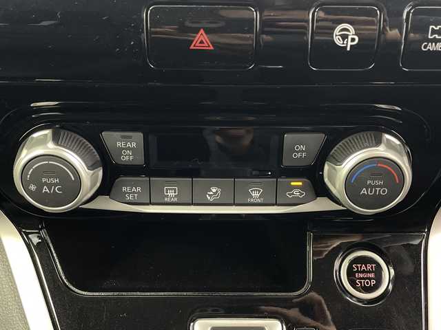 日産 セレナ ハイウェイスター 群馬県 2017(平29)年 9.5万km ダイヤモンドブラック 純正１１型後席モニター　純正９型ナビ　フルセグＴＶ　全周囲カメラ　デジタルインナーミラー　アダプティブクルーズコントロール　衝突被害軽減システム　両側電動スライドドア　電動パーキング　ＥＴＣ　禁煙車