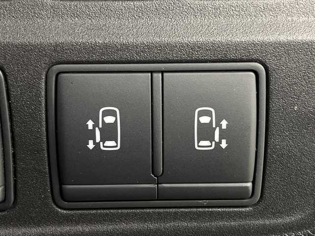 日産 セレナ ハイウェイスター 群馬県 2017(平29)年 9.5万km ダイヤモンドブラック 純正１１型後席モニター　純正９型ナビ　フルセグＴＶ　全周囲カメラ　デジタルインナーミラー　アダプティブクルーズコントロール　衝突被害軽減システム　両側電動スライドドア　電動パーキング　ＥＴＣ　禁煙車