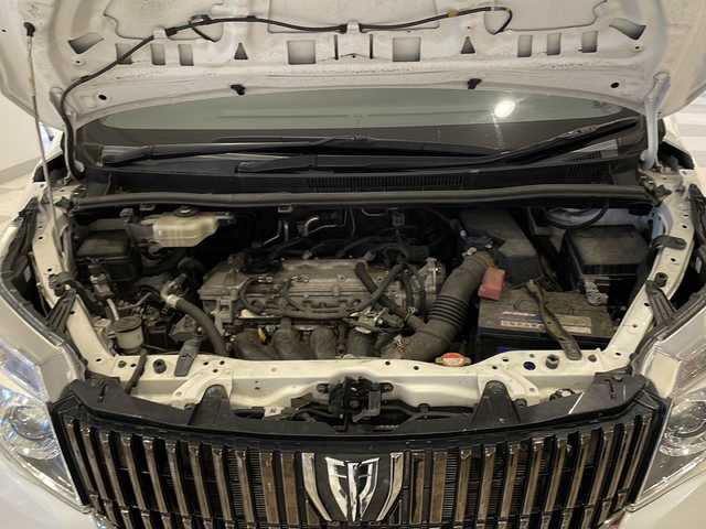 トヨタ エスクァイア Gi ブラックテーラード 福井県 2016(平28)年 13.1万km ホワイトパールクリスタルシャイン ４WD/ワンオーナー/アルパイン11インチメモリーナビ（EX11V）/フルセグTV/BT/CD/DVD/SD/USB/AUX/バックカメラ/10インチフリップダウンモニター（RSA10S-L-S)/セーフティセンス/・プリクラッシュセーフティ/・レーンディパーチャーアラート/・オートマチックハイビーム/・先行車発進警告機能/クルーズコントロール/ETC/パワースライドドア/レザーシート/シートヒーター/オートライト/LEDヘッドライト/社外アルミホイール/MTモード付AT/純正フロアマット/ステアリングスイッチ