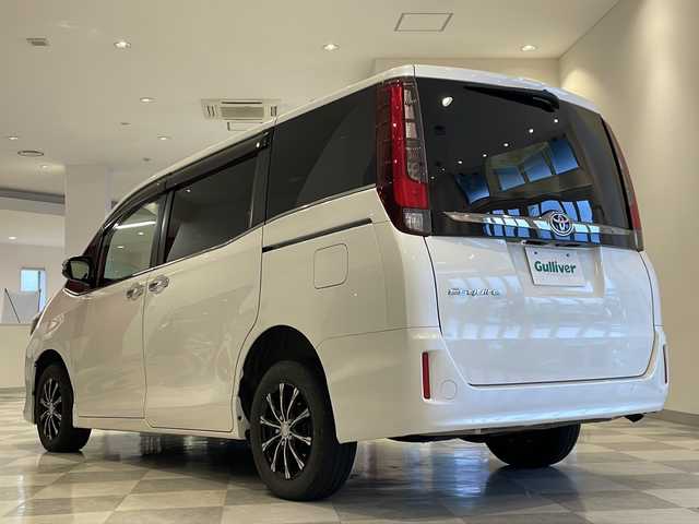 トヨタ エスクァイア Gi ブラックテーラード 福井県 2016(平28)年 13.1万km ホワイトパールクリスタルシャイン ４WD/ワンオーナー/アルパイン11インチメモリーナビ（EX11V）/フルセグTV/BT/CD/DVD/SD/USB/AUX/バックカメラ/10インチフリップダウンモニター（RSA10S-L-S)/セーフティセンス/・プリクラッシュセーフティ/・レーンディパーチャーアラート/・オートマチックハイビーム/・先行車発進警告機能/クルーズコントロール/ETC/パワースライドドア/レザーシート/シートヒーター/オートライト/LEDヘッドライト/社外アルミホイール/MTモード付AT/純正フロアマット/ステアリングスイッチ