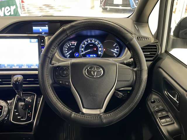 トヨタ エスクァイア Gi ブラックテーラード 福井県 2016(平28)年 13.1万km ホワイトパールクリスタルシャイン ４WD/ワンオーナー/アルパイン11インチメモリーナビ（EX11V）/フルセグTV/BT/CD/DVD/SD/USB/AUX/バックカメラ/10インチフリップダウンモニター（RSA10S-L-S)/セーフティセンス/・プリクラッシュセーフティ/・レーンディパーチャーアラート/・オートマチックハイビーム/・先行車発進警告機能/クルーズコントロール/ETC/パワースライドドア/レザーシート/シートヒーター/オートライト/LEDヘッドライト/社外アルミホイール/MTモード付AT/純正フロアマット/ステアリングスイッチ