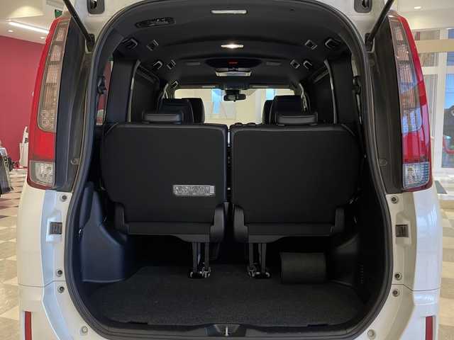 トヨタ エスクァイア Gi ブラックテーラード 福井県 2016(平28)年 13.1万km ホワイトパールクリスタルシャイン ４WD/ワンオーナー/アルパイン11インチメモリーナビ（EX11V）/フルセグTV/BT/CD/DVD/SD/USB/AUX/バックカメラ/10インチフリップダウンモニター（RSA10S-L-S)/セーフティセンス/・プリクラッシュセーフティ/・レーンディパーチャーアラート/・オートマチックハイビーム/・先行車発進警告機能/クルーズコントロール/ETC/パワースライドドア/レザーシート/シートヒーター/オートライト/LEDヘッドライト/社外アルミホイール/MTモード付AT/純正フロアマット/ステアリングスイッチ