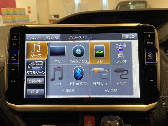 トヨタ エスクァイア Gi ブラックテーラード 福井県 2016(平28)年 13.1万km ホワイトパールクリスタルシャイン ４WD/ワンオーナー/アルパイン11インチメモリーナビ（EX11V）/フルセグTV/BT/CD/DVD/SD/USB/AUX/バックカメラ/10インチフリップダウンモニター（RSA10S-L-S)/セーフティセンス/・プリクラッシュセーフティ/・レーンディパーチャーアラート/・オートマチックハイビーム/・先行車発進警告機能/クルーズコントロール/ETC/パワースライドドア/レザーシート/シートヒーター/オートライト/LEDヘッドライト/社外アルミホイール/MTモード付AT/純正フロアマット/ステアリングスイッチ