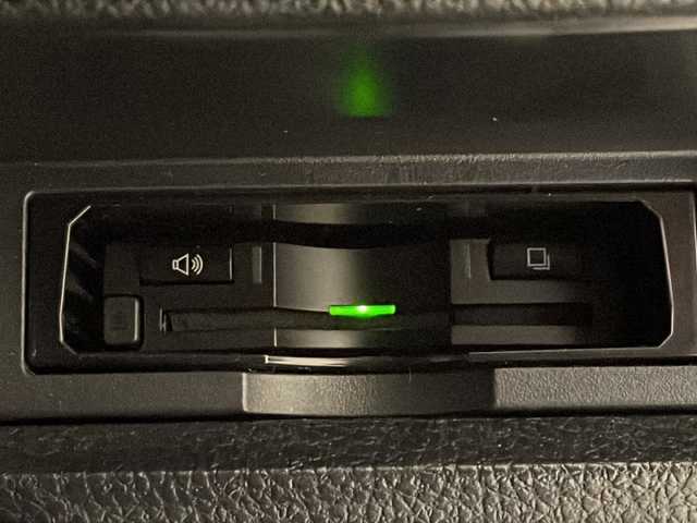 トヨタ エスクァイア Gi ブラックテーラード 福井県 2016(平28)年 13.1万km ホワイトパールクリスタルシャイン ４WD/ワンオーナー/アルパイン11インチメモリーナビ（EX11V）/フルセグTV/BT/CD/DVD/SD/USB/AUX/バックカメラ/10インチフリップダウンモニター（RSA10S-L-S)/セーフティセンス/・プリクラッシュセーフティ/・レーンディパーチャーアラート/・オートマチックハイビーム/・先行車発進警告機能/クルーズコントロール/ETC/パワースライドドア/レザーシート/シートヒーター/オートライト/LEDヘッドライト/社外アルミホイール/MTモード付AT/純正フロアマット/ステアリングスイッチ