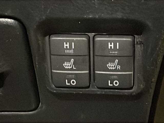 トヨタ エスクァイア Gi ブラックテーラード 福井県 2016(平28)年 13.1万km ホワイトパールクリスタルシャイン ４WD/ワンオーナー/アルパイン11インチメモリーナビ（EX11V）/フルセグTV/BT/CD/DVD/SD/USB/AUX/バックカメラ/10インチフリップダウンモニター（RSA10S-L-S)/セーフティセンス/・プリクラッシュセーフティ/・レーンディパーチャーアラート/・オートマチックハイビーム/・先行車発進警告機能/クルーズコントロール/ETC/パワースライドドア/レザーシート/シートヒーター/オートライト/LEDヘッドライト/社外アルミホイール/MTモード付AT/純正フロアマット/ステアリングスイッチ