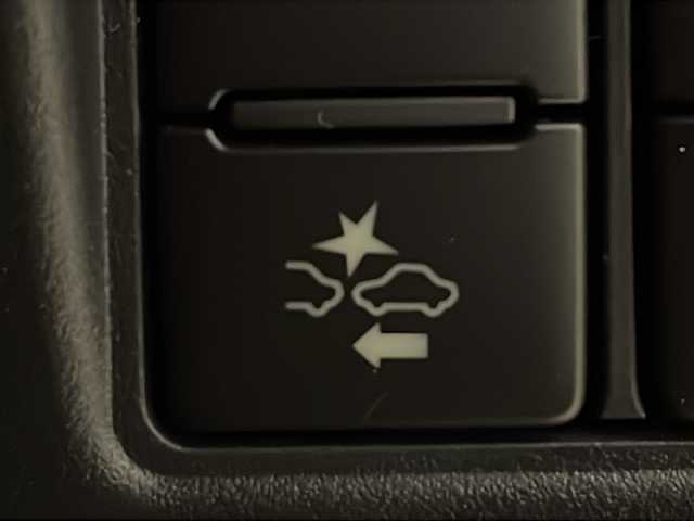 トヨタ エスクァイア Gi ブラックテーラード 福井県 2016(平28)年 13.1万km ホワイトパールクリスタルシャイン ４WD/ワンオーナー/アルパイン11インチメモリーナビ（EX11V）/フルセグTV/BT/CD/DVD/SD/USB/AUX/バックカメラ/10インチフリップダウンモニター（RSA10S-L-S)/セーフティセンス/・プリクラッシュセーフティ/・レーンディパーチャーアラート/・オートマチックハイビーム/・先行車発進警告機能/クルーズコントロール/ETC/パワースライドドア/レザーシート/シートヒーター/オートライト/LEDヘッドライト/社外アルミホイール/MTモード付AT/純正フロアマット/ステアリングスイッチ