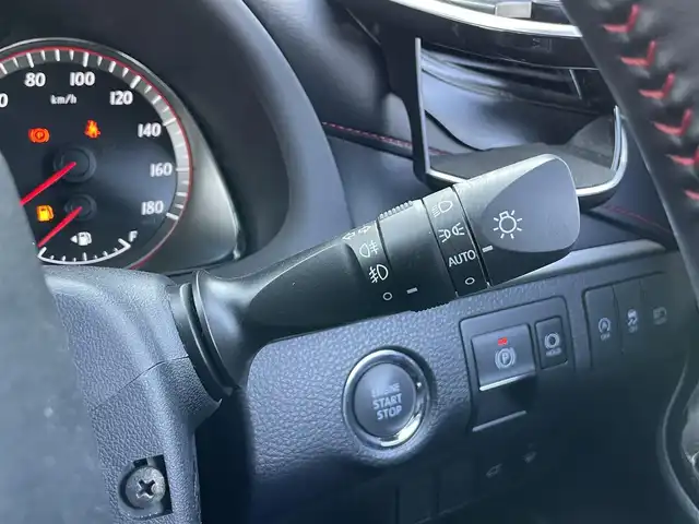 トヨタ ハリアー プレミアム 香川県 2017(平29)年 3.8万km ホワイトパールクリスタルシャイン アルパイン9型ナビ【X９Z】/(Bluetooth/DVD.CD)/フルセグTV/トヨタセーフティセンス/・プリクラッシュセーフティ/・レーダークルーズコントロール/・レーンディパーチャーアラート/・オートマチックハイビーム/バックカメラ/パワーバックドア/LEDヘッドライト/LEDフォグライト/革巻きステアリング/ステアリングリモコン/ハーフレザーシート/純正18インチアルミホイール/ドライブレコーダー/ビルトインETC/クリアランスソナー/電動パーキングスイッチ/クリアランスソナー/スマートキー/スペアキー有/プッシュスタート