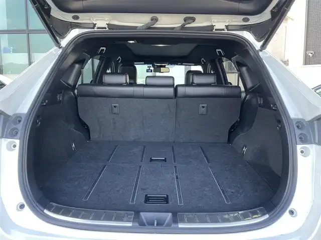 トヨタ ハリアー プレミアム 香川県 2017(平29)年 3.8万km ホワイトパールクリスタルシャイン アルパイン9型ナビ【X９Z】/(Bluetooth/DVD.CD)/フルセグTV/トヨタセーフティセンス/・プリクラッシュセーフティ/・レーダークルーズコントロール/・レーンディパーチャーアラート/・オートマチックハイビーム/バックカメラ/パワーバックドア/LEDヘッドライト/LEDフォグライト/革巻きステアリング/ステアリングリモコン/ハーフレザーシート/純正18インチアルミホイール/ドライブレコーダー/ビルトインETC/クリアランスソナー/電動パーキングスイッチ/クリアランスソナー/スマートキー/スペアキー有/プッシュスタート