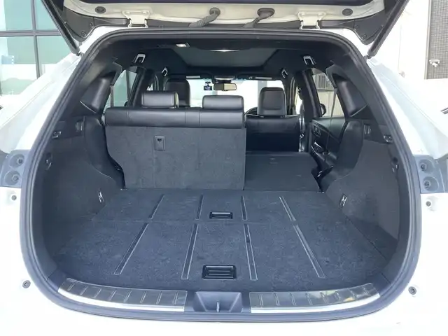 トヨタ ハリアー プレミアム 香川県 2017(平29)年 3.8万km ホワイトパールクリスタルシャイン アルパイン9型ナビ【X９Z】/(Bluetooth/DVD.CD)/フルセグTV/トヨタセーフティセンス/・プリクラッシュセーフティ/・レーダークルーズコントロール/・レーンディパーチャーアラート/・オートマチックハイビーム/バックカメラ/パワーバックドア/LEDヘッドライト/LEDフォグライト/革巻きステアリング/ステアリングリモコン/ハーフレザーシート/純正18インチアルミホイール/ドライブレコーダー/ビルトインETC/クリアランスソナー/電動パーキングスイッチ/クリアランスソナー/スマートキー/スペアキー有/プッシュスタート