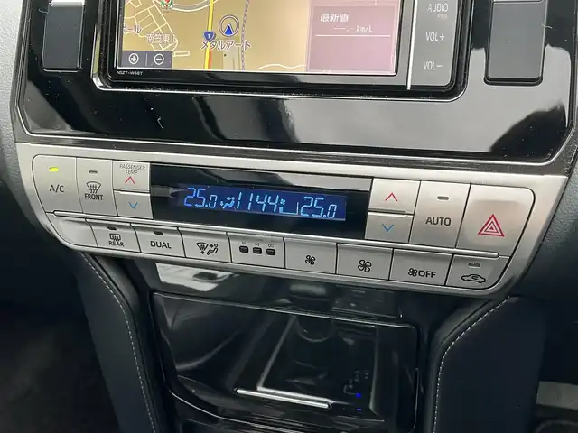 トヨタ ランドクルーザー プラド TX Lパッケージ ブラックED 滋賀県 2020(令2)年 3.1万km ブラック サンルーフ/純正ナビ/【Bluetooth/CD/DVD/HDMI/フルセグTV】/バックカメラ/ETC/ドラレコ/黒革シート/シートヒーター/シートベンチレーション/パワーシート/ブラックルーフレール/ブラック塗装アルミホイール/トヨタセーフティセンス/・プリクラッシュセーフティ/・レーンディパーチャーアラート/・オートマチックハイビーム/・レーダークルーズコントロール/・ロードサインアシスト/クリアランスソナー/LEDライト