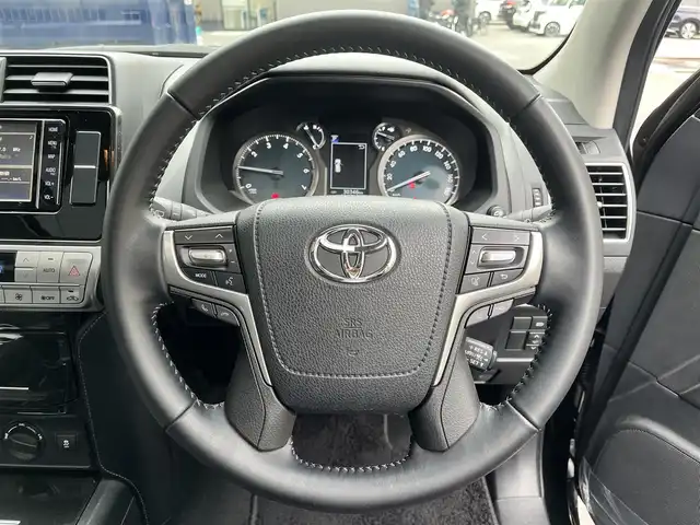トヨタ ランドクルーザー プラド TX Lパッケージ ブラックED 滋賀県 2020(令2)年 3.1万km ブラック サンルーフ/純正ナビ/【Bluetooth/CD/DVD/HDMI/フルセグTV】/バックカメラ/ETC/ドラレコ/黒革シート/シートヒーター/シートベンチレーション/パワーシート/ブラックルーフレール/ブラック塗装アルミホイール/トヨタセーフティセンス/・プリクラッシュセーフティ/・レーンディパーチャーアラート/・オートマチックハイビーム/・レーダークルーズコントロール/・ロードサインアシスト/クリアランスソナー/LEDライト