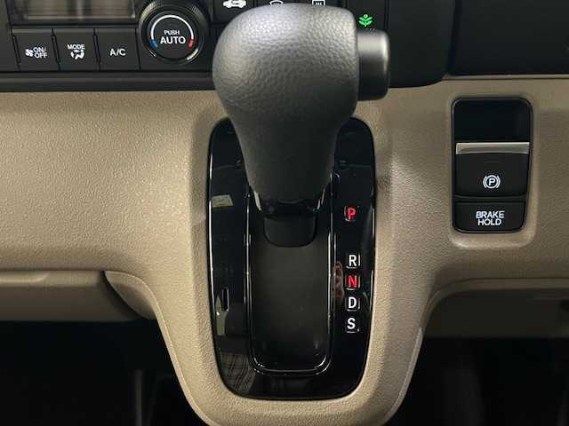 ホンダ Ｎ ＢＯＸ JOY 宮城県 2024(令6)年 0.1万km プラチナホワイトパール ホンダセンシング/・衝突軽減ブレーキ/・先行者発進お知らせ機能/・路外逸脱抑制機能/・車線維持支援システム/・標識認識機能/・アダプティブ・クルーズ・コントロール/・パーキングセンサーシステム/純正ナビ/・フルセグTV/Bluetooth/USB入力端子/・バックカメラ/・前方ドライブレコーダー/前後コーナーセンサー/電子パーキング/・オートブレーキホールド/アイドリングストップ/ステアリングリモコン/プッシュスタート/・スマートキー/ベンチシート/・シートヒーター（運転席/助手席）/LEDヘッドライト/・オートライト/Moduloアルミホイール/純正フロアマット