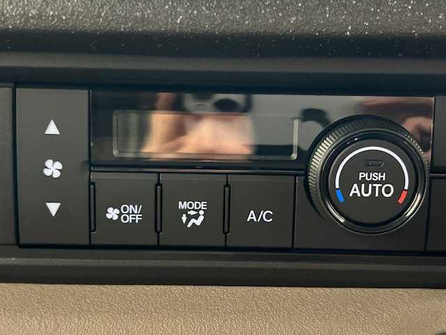 ホンダ Ｎ ＢＯＸ JOY 宮城県 2024(令6)年 0.1万km プラチナホワイトパール ホンダセンシング/・衝突軽減ブレーキ/・先行者発進お知らせ機能/・路外逸脱抑制機能/・車線維持支援システム/・標識認識機能/・アダプティブ・クルーズ・コントロール/・パーキングセンサーシステム/純正ナビ/・フルセグTV/Bluetooth/USB入力端子/・バックカメラ/・前方ドライブレコーダー/前後コーナーセンサー/電子パーキング/・オートブレーキホールド/アイドリングストップ/ステアリングリモコン/プッシュスタート/・スマートキー/ベンチシート/・シートヒーター（運転席/助手席）/LEDヘッドライト/・オートライト/Moduloアルミホイール/純正フロアマット