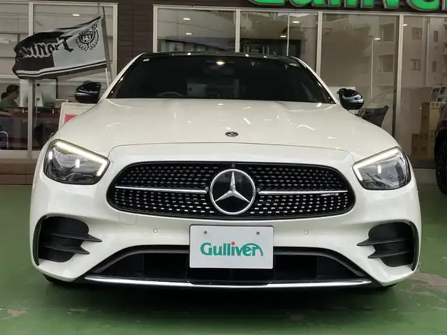 メルセデス・ベンツ Ｅ２００ スポーツ 神奈川県 2020(令2)年 2.1万km ダイヤモンドホワイト 新車保証書/取扱説明書/ロルフハルトゲ19インチAW/パノラミックスライディングサンルーフ/エクスクルーシブパッケージ/・ヘッドアップディスプレイ/・エアバランスパッケージ/・パワートランクリッド/・Brumesterサウンドシステム（13スピーカー）/AMGラインインテリアパッケージ/・ナッパレザーシート/・シートヒーター（後席）/ユーザーエクスペリエンス/・12.3インチワイドディスプレイ/・インテリアアシスタント/タッチコントロールボタン/・HDDナビ、フルセグTV/・USBメディアインターフェイス/・SDカードスロット/・AppleCarPlay/AndroidAuto/レーダーセーフティパッケージ/・アクティブディスタンスアシストデュストロニック/・アクティブレーンチェンジングアシスト/・アクティブエマージェンシーストップアシスト/・アクティブブラインドスポットアシスト/・アクティブレーンキーピングアシスト/・渋滞時緊急ブレーキ機能/・PRE-SAFEインパスルサイド/・PRE-SAFEプラス（後方衝突警告システム）/・ステアリングパイロット/・アクティブブレーキアシスト/・衝突回避補助システム/・トラフィックサインアシスト