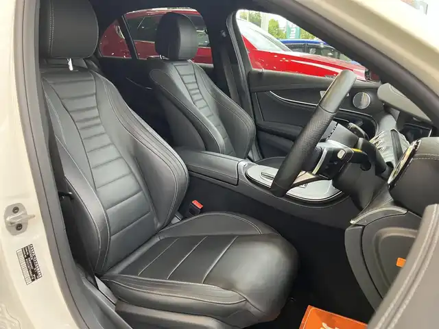 メルセデス・ベンツ Ｅ２００ スポーツ 神奈川県 2020(令2)年 2.1万km ダイヤモンドホワイト 新車保証書/取扱説明書/ロルフハルトゲ19インチAW/パノラミックスライディングサンルーフ/エクスクルーシブパッケージ/・ヘッドアップディスプレイ/・エアバランスパッケージ/・パワートランクリッド/・Brumesterサウンドシステム（13スピーカー）/AMGラインインテリアパッケージ/・ナッパレザーシート/・シートヒーター（後席）/ユーザーエクスペリエンス/・12.3インチワイドディスプレイ/・インテリアアシスタント/タッチコントロールボタン/・HDDナビ、フルセグTV/・USBメディアインターフェイス/・SDカードスロット/・AppleCarPlay/AndroidAuto/レーダーセーフティパッケージ/・アクティブディスタンスアシストデュストロニック/・アクティブレーンチェンジングアシスト/・アクティブエマージェンシーストップアシスト/・アクティブブラインドスポットアシスト/・アクティブレーンキーピングアシスト/・渋滞時緊急ブレーキ機能/・PRE-SAFEインパスルサイド/・PRE-SAFEプラス（後方衝突警告システム）/・ステアリングパイロット/・アクティブブレーキアシスト/・衝突回避補助システム/・トラフィックサインアシスト