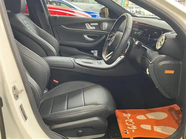 メルセデス・ベンツ Ｅ２００ スポーツ 神奈川県 2020(令2)年 2.1万km ダイヤモンドホワイト 新車保証書/取扱説明書/ロルフハルトゲ19インチAW/パノラミックスライディングサンルーフ/エクスクルーシブパッケージ/・ヘッドアップディスプレイ/・エアバランスパッケージ/・パワートランクリッド/・Brumesterサウンドシステム（13スピーカー）/AMGラインインテリアパッケージ/・ナッパレザーシート/・シートヒーター（後席）/ユーザーエクスペリエンス/・12.3インチワイドディスプレイ/・インテリアアシスタント/タッチコントロールボタン/・HDDナビ、フルセグTV/・USBメディアインターフェイス/・SDカードスロット/・AppleCarPlay/AndroidAuto/レーダーセーフティパッケージ/・アクティブディスタンスアシストデュストロニック/・アクティブレーンチェンジングアシスト/・アクティブエマージェンシーストップアシスト/・アクティブブラインドスポットアシスト/・アクティブレーンキーピングアシスト/・渋滞時緊急ブレーキ機能/・PRE-SAFEインパスルサイド/・PRE-SAFEプラス（後方衝突警告システム）/・ステアリングパイロット/・アクティブブレーキアシスト/・衝突回避補助システム/・トラフィックサインアシスト