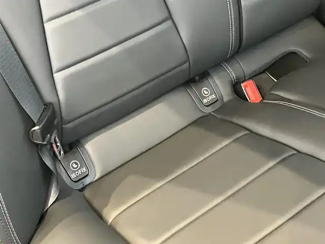 メルセデス・ベンツ Ｅ２００ スポーツ 神奈川県 2020(令2)年 2.1万km ダイヤモンドホワイト 新車保証書/取扱説明書/ロルフハルトゲ19インチAW/パノラミックスライディングサンルーフ/エクスクルーシブパッケージ/・ヘッドアップディスプレイ/・エアバランスパッケージ/・パワートランクリッド/・Brumesterサウンドシステム（13スピーカー）/AMGラインインテリアパッケージ/・ナッパレザーシート/・シートヒーター（後席）/ユーザーエクスペリエンス/・12.3インチワイドディスプレイ/・インテリアアシスタント/タッチコントロールボタン/・HDDナビ、フルセグTV/・USBメディアインターフェイス/・SDカードスロット/・AppleCarPlay/AndroidAuto/レーダーセーフティパッケージ/・アクティブディスタンスアシストデュストロニック/・アクティブレーンチェンジングアシスト/・アクティブエマージェンシーストップアシスト/・アクティブブラインドスポットアシスト/・アクティブレーンキーピングアシスト/・渋滞時緊急ブレーキ機能/・PRE-SAFEインパスルサイド/・PRE-SAFEプラス（後方衝突警告システム）/・ステアリングパイロット/・アクティブブレーキアシスト/・衝突回避補助システム/・トラフィックサインアシスト