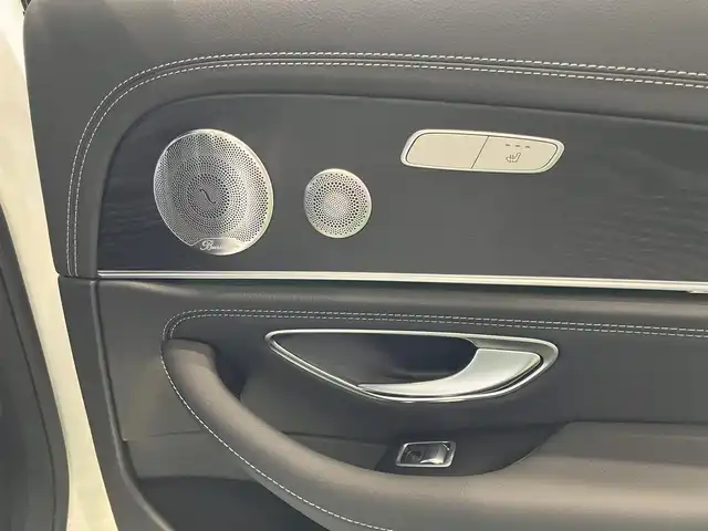 メルセデス・ベンツ Ｅ２００ スポーツ 神奈川県 2020(令2)年 2.1万km ダイヤモンドホワイト 新車保証書/取扱説明書/ロルフハルトゲ19インチAW/パノラミックスライディングサンルーフ/エクスクルーシブパッケージ/・ヘッドアップディスプレイ/・エアバランスパッケージ/・パワートランクリッド/・Brumesterサウンドシステム（13スピーカー）/AMGラインインテリアパッケージ/・ナッパレザーシート/・シートヒーター（後席）/ユーザーエクスペリエンス/・12.3インチワイドディスプレイ/・インテリアアシスタント/タッチコントロールボタン/・HDDナビ、フルセグTV/・USBメディアインターフェイス/・SDカードスロット/・AppleCarPlay/AndroidAuto/レーダーセーフティパッケージ/・アクティブディスタンスアシストデュストロニック/・アクティブレーンチェンジングアシスト/・アクティブエマージェンシーストップアシスト/・アクティブブラインドスポットアシスト/・アクティブレーンキーピングアシスト/・渋滞時緊急ブレーキ機能/・PRE-SAFEインパスルサイド/・PRE-SAFEプラス（後方衝突警告システム）/・ステアリングパイロット/・アクティブブレーキアシスト/・衝突回避補助システム/・トラフィックサインアシスト