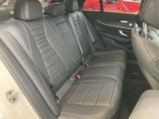 メルセデス・ベンツ Ｅ２００ スポーツ 神奈川県 2020(令2)年 2.1万km ダイヤモンドホワイト 新車保証書/取扱説明書/ロルフハルトゲ19インチAW/パノラミックスライディングサンルーフ/エクスクルーシブパッケージ/・ヘッドアップディスプレイ/・エアバランスパッケージ/・パワートランクリッド/・Brumesterサウンドシステム（13スピーカー）/AMGラインインテリアパッケージ/・ナッパレザーシート/・シートヒーター（後席）/ユーザーエクスペリエンス/・12.3インチワイドディスプレイ/・インテリアアシスタント/タッチコントロールボタン/・HDDナビ、フルセグTV/・USBメディアインターフェイス/・SDカードスロット/・AppleCarPlay/AndroidAuto/レーダーセーフティパッケージ/・アクティブディスタンスアシストデュストロニック/・アクティブレーンチェンジングアシスト/・アクティブエマージェンシーストップアシスト/・アクティブブラインドスポットアシスト/・アクティブレーンキーピングアシスト/・渋滞時緊急ブレーキ機能/・PRE-SAFEインパスルサイド/・PRE-SAFEプラス（後方衝突警告システム）/・ステアリングパイロット/・アクティブブレーキアシスト/・衝突回避補助システム/・トラフィックサインアシスト