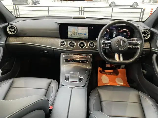 メルセデス・ベンツ Ｅ２００ スポーツ 神奈川県 2020(令2)年 2.1万km ダイヤモンドホワイト 新車保証書/取扱説明書/ロルフハルトゲ19インチAW/パノラミックスライディングサンルーフ/エクスクルーシブパッケージ/・ヘッドアップディスプレイ/・エアバランスパッケージ/・パワートランクリッド/・Brumesterサウンドシステム（13スピーカー）/AMGラインインテリアパッケージ/・ナッパレザーシート/・シートヒーター（後席）/ユーザーエクスペリエンス/・12.3インチワイドディスプレイ/・インテリアアシスタント/タッチコントロールボタン/・HDDナビ、フルセグTV/・USBメディアインターフェイス/・SDカードスロット/・AppleCarPlay/AndroidAuto/レーダーセーフティパッケージ/・アクティブディスタンスアシストデュストロニック/・アクティブレーンチェンジングアシスト/・アクティブエマージェンシーストップアシスト/・アクティブブラインドスポットアシスト/・アクティブレーンキーピングアシスト/・渋滞時緊急ブレーキ機能/・PRE-SAFEインパスルサイド/・PRE-SAFEプラス（後方衝突警告システム）/・ステアリングパイロット/・アクティブブレーキアシスト/・衝突回避補助システム/・トラフィックサインアシスト