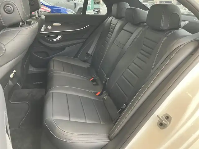 メルセデス・ベンツ Ｅ２００ スポーツ 神奈川県 2020(令2)年 2.1万km ダイヤモンドホワイト 新車保証書/取扱説明書/ロルフハルトゲ19インチAW/パノラミックスライディングサンルーフ/エクスクルーシブパッケージ/・ヘッドアップディスプレイ/・エアバランスパッケージ/・パワートランクリッド/・Brumesterサウンドシステム（13スピーカー）/AMGラインインテリアパッケージ/・ナッパレザーシート/・シートヒーター（後席）/ユーザーエクスペリエンス/・12.3インチワイドディスプレイ/・インテリアアシスタント/タッチコントロールボタン/・HDDナビ、フルセグTV/・USBメディアインターフェイス/・SDカードスロット/・AppleCarPlay/AndroidAuto/レーダーセーフティパッケージ/・アクティブディスタンスアシストデュストロニック/・アクティブレーンチェンジングアシスト/・アクティブエマージェンシーストップアシスト/・アクティブブラインドスポットアシスト/・アクティブレーンキーピングアシスト/・渋滞時緊急ブレーキ機能/・PRE-SAFEインパスルサイド/・PRE-SAFEプラス（後方衝突警告システム）/・ステアリングパイロット/・アクティブブレーキアシスト/・衝突回避補助システム/・トラフィックサインアシスト