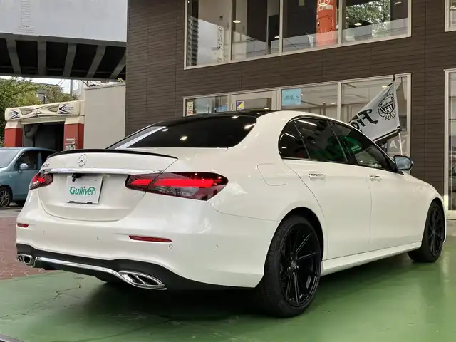 メルセデス・ベンツ Ｅ２００ スポーツ 神奈川県 2020(令2)年 2.1万km ダイヤモンドホワイト 新車保証書/取扱説明書/ロルフハルトゲ19インチAW/パノラミックスライディングサンルーフ/エクスクルーシブパッケージ/・ヘッドアップディスプレイ/・エアバランスパッケージ/・パワートランクリッド/・Brumesterサウンドシステム（13スピーカー）/AMGラインインテリアパッケージ/・ナッパレザーシート/・シートヒーター（後席）/ユーザーエクスペリエンス/・12.3インチワイドディスプレイ/・インテリアアシスタント/タッチコントロールボタン/・HDDナビ、フルセグTV/・USBメディアインターフェイス/・SDカードスロット/・AppleCarPlay/AndroidAuto/レーダーセーフティパッケージ/・アクティブディスタンスアシストデュストロニック/・アクティブレーンチェンジングアシスト/・アクティブエマージェンシーストップアシスト/・アクティブブラインドスポットアシスト/・アクティブレーンキーピングアシスト/・渋滞時緊急ブレーキ機能/・PRE-SAFEインパスルサイド/・PRE-SAFEプラス（後方衝突警告システム）/・ステアリングパイロット/・アクティブブレーキアシスト/・衝突回避補助システム/・トラフィックサインアシスト
