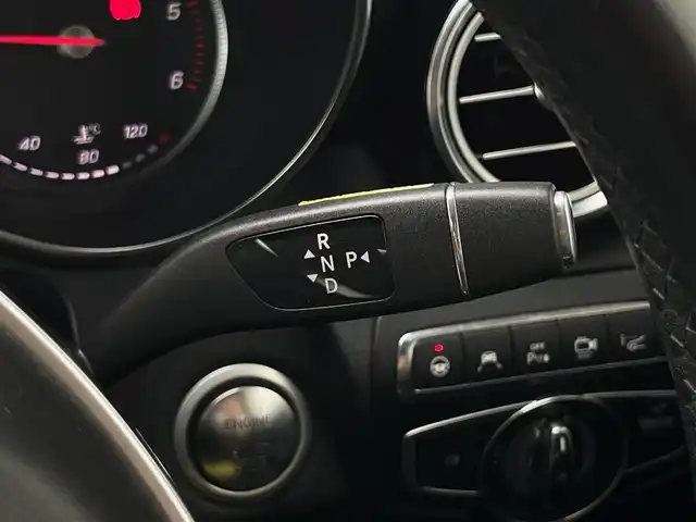 メルセデス・ベンツ ＧＬＣ２２０ d 4マチックスポーツ 本革 山梨県 2017(平29)年 6.2万km 黒 レザーエクスクルーシブパッケージ/Burmesterサウンド/パノラマサンルーフ/黒革シート/ヘッドアップディスプレイ/全席シートヒーター/アンビエントライト/パフュームアトマイザー/純正HDDナビ/全周囲カメラ/フルセグTV/レーダーセーフティパッケージ/ACC/LKA/BSM/衝突軽減ブレーキ/前後ドラレコ/ETC2.0(DSRC)/純正19インチAW