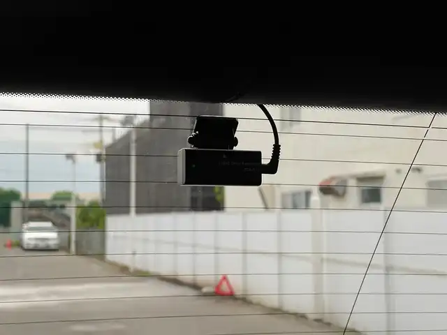 メルセデス・ベンツ ＧＬＣ２２０ d 4マチックスポーツ 本革 山梨県 2017(平29)年 6.2万km 黒 レザーエクスクルーシブパッケージ/Burmesterサウンド/パノラマサンルーフ/黒革シート/ヘッドアップディスプレイ/全席シートヒーター/アンビエントライト/パフュームアトマイザー/純正HDDナビ/全周囲カメラ/フルセグTV/レーダーセーフティパッケージ/ACC/LKA/BSM/衝突軽減ブレーキ/前後ドラレコ/ETC2.0(DSRC)/純正19インチAW
