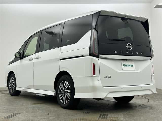 日産 セレナ ハイウェイスター V 岡山県 2023(令5)年 4.5万km プリズムホワイト 純正１２．３インチナビ　/【Bluetooth/フルセグTV/Carplay/USB】/アラウンドビューモニター　/プロパイロット　/前後ドラレコ　/両側パワースライドドア　/インテリジェントルームミラー　/ワイヤレス充電　/ＬＥＤヘッドライト　/ＥＴＣ２．０　