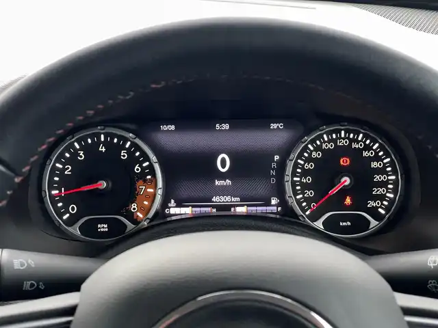 クライスラー・ジープ ジープ レネゲード トレイルホーク 山梨県 2017(平29)年 4.7万km 白 カーボングリルカバー/純正ディスプレイオーディオ/社外HDDナビ/フルセグTV/クルコン/バックカメラ/ETC/オートライト/コンフォートアクセス