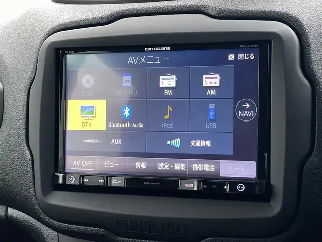 クライスラー・ジープ ジープ レネゲード トレイルホーク 山梨県 2017(平29)年 4.7万km 白 カーボングリルカバー/純正ディスプレイオーディオ/社外HDDナビ/フルセグTV/クルコン/バックカメラ/ETC/オートライト/コンフォートアクセス