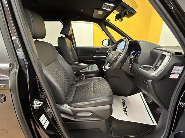 トヨタ ヴォクシー S－Z 群馬県 2023(令5)年 1.7万km アティチュードブラックマイカ トヨタセーフティーセンス/・衝突軽減ブレーキ/・クルーズコントロール/・クリアランスソナー/・レーンキープアシスト/・横滑り防止/・オートライト/・オートマチックハイビーム/・SOSコール/純正ディスプレイオーディオナビ/・AM/FM/フルセグTV/・CD/Bluetooth/バックカメラ/両側電動スライドドア/パワーバックドア/LEDヘッドライト/前席シートヒーター/ハンドルヒーター/前後ドライブレコーダー/オートホールド/電動パーキング/純正フロアマット/純正ドアバイザー/スマートキー/プッシュスタート