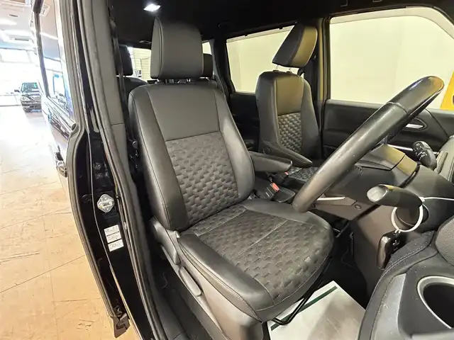 トヨタ ヴォクシー S－Z 群馬県 2023(令5)年 1.7万km アティチュードブラックマイカ トヨタセーフティーセンス/・衝突軽減ブレーキ/・クルーズコントロール/・クリアランスソナー/・レーンキープアシスト/・横滑り防止/・オートライト/・オートマチックハイビーム/・SOSコール/純正ディスプレイオーディオナビ/・AM/FM/フルセグTV/・CD/Bluetooth/バックカメラ/両側電動スライドドア/パワーバックドア/LEDヘッドライト/前席シートヒーター/ハンドルヒーター/前後ドライブレコーダー/オートホールド/電動パーキング/純正フロアマット/純正ドアバイザー/スマートキー/プッシュスタート