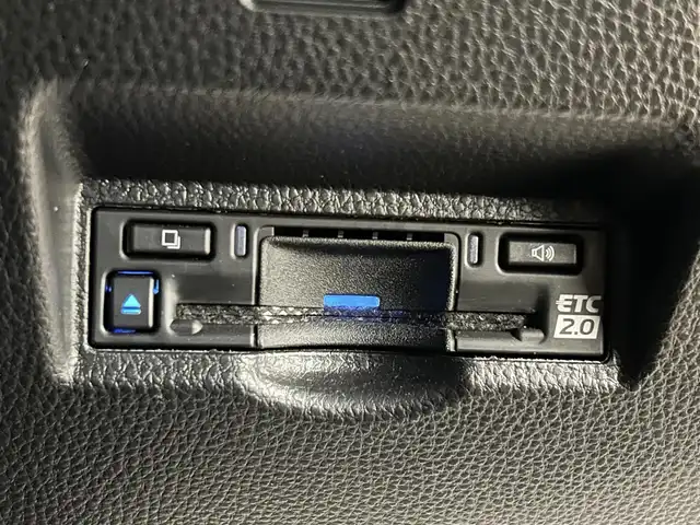 トヨタ ヴォクシー S－Z 群馬県 2023(令5)年 1.7万km アティチュードブラックマイカ トヨタセーフティーセンス/・衝突軽減ブレーキ/・クルーズコントロール/・クリアランスソナー/・レーンキープアシスト/・横滑り防止/・オートライト/・オートマチックハイビーム/・SOSコール/純正ディスプレイオーディオナビ/・AM/FM/フルセグTV/・CD/Bluetooth/バックカメラ/両側電動スライドドア/パワーバックドア/LEDヘッドライト/前席シートヒーター/ハンドルヒーター/前後ドライブレコーダー/オートホールド/電動パーキング/純正フロアマット/純正ドアバイザー/スマートキー/プッシュスタート