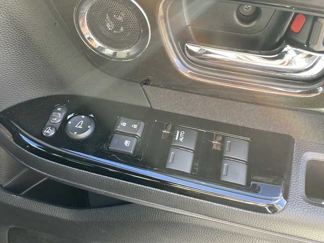 ホンダ Ｎ ＢＯＸ カスタム G L ホンダセンシング 沖縄県 2018(平30)年 5.4万km プラチナホワイトパール 県外仕入　/禁煙車　/純正7インチナビ（ＢＴ，フルセグ，ラジオ，ＣＤ／ＤＶＤ）　/バックカメラ　/両側パワースライドドア　/ホンダセンシング　/レザー調シートカバー　/ACC（アダプティブクルーズコントロール）　/ＵＳＢポート　/ＬＥＤヘッドライト　/ＥＴＣ/ドライブレコーダー/フロアマット/純正14インチアルミホイール/LEDヘッドライト/ＬＥＤフォグランプ