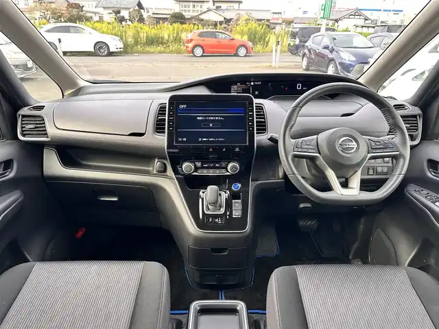 日産 セレナ e－パワー ハイウェイスター V 宮城県 2022(令4)年 6万km ダイヤモンドブラック プロパイロット/インテリジェントエマージェンシーブレーキ/踏み間違い衝突防止アシスト/車線逸脱防止支援システム/車線逸脱警報/後側方衝突防止支援システム/後側方車両検知警報/後退時車両検知警報/前方衝突予測警報/標識検知機能/コーナーセンサー/純正フリップダウンモニター/純正10インチナビ/・CD/DVD/・Bluetooth/・フルセグTV/ビルトインETC/ドライブレコーダー/両側ハンズフリーパワースライドドア/革巻きステアリング/電動パーキングブレーキ/ブレーキホールド/アダプティブLEDヘッドランプ/フォグランプ/オートライト/スマートキー＆プッシュスタート/電動格納ミラー/純正15インチAW/純正フロアマット/ドアバイザー/Wエアバッグ