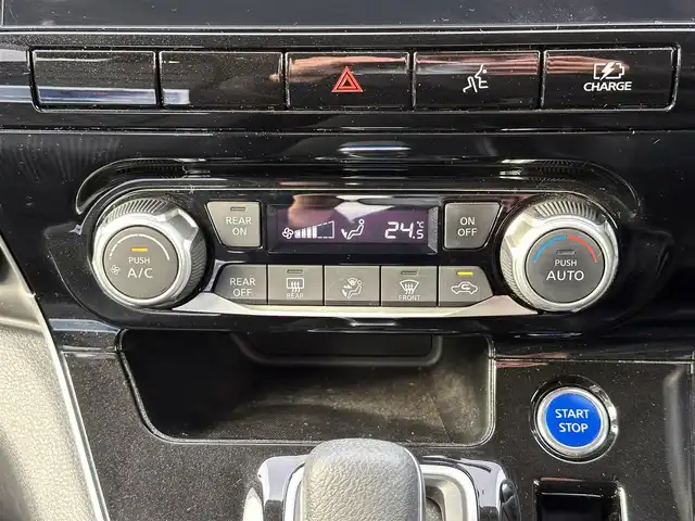 日産 セレナ e－パワー ハイウェイスター V 宮城県 2022(令4)年 6万km ダイヤモンドブラック プロパイロット/インテリジェントエマージェンシーブレーキ/踏み間違い衝突防止アシスト/車線逸脱防止支援システム/車線逸脱警報/後側方衝突防止支援システム/後側方車両検知警報/後退時車両検知警報/前方衝突予測警報/標識検知機能/コーナーセンサー/純正フリップダウンモニター/純正10インチナビ/・CD/DVD/・Bluetooth/・フルセグTV/ビルトインETC/ドライブレコーダー/両側ハンズフリーパワースライドドア/革巻きステアリング/電動パーキングブレーキ/ブレーキホールド/アダプティブLEDヘッドランプ/フォグランプ/オートライト/スマートキー＆プッシュスタート/電動格納ミラー/純正15インチAW/純正フロアマット/ドアバイザー/Wエアバッグ
