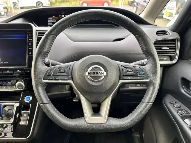 日産 セレナ e－パワー ハイウェイスター V 宮城県 2022(令4)年 6万km ダイヤモンドブラック プロパイロット/インテリジェントエマージェンシーブレーキ/踏み間違い衝突防止アシスト/車線逸脱防止支援システム/車線逸脱警報/後側方衝突防止支援システム/後側方車両検知警報/後退時車両検知警報/前方衝突予測警報/標識検知機能/コーナーセンサー/純正フリップダウンモニター/純正10インチナビ/・CD/DVD/・Bluetooth/・フルセグTV/ビルトインETC/ドライブレコーダー/両側ハンズフリーパワースライドドア/革巻きステアリング/電動パーキングブレーキ/ブレーキホールド/アダプティブLEDヘッドランプ/フォグランプ/オートライト/スマートキー＆プッシュスタート/電動格納ミラー/純正15インチAW/純正フロアマット/ドアバイザー/Wエアバッグ