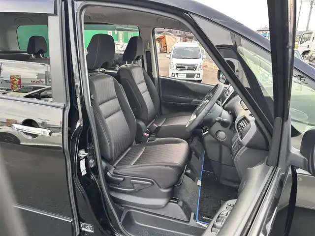 日産 セレナ e－パワー ハイウェイスター V 宮城県 2022(令4)年 6万km ダイヤモンドブラック プロパイロット/インテリジェントエマージェンシーブレーキ/踏み間違い衝突防止アシスト/車線逸脱防止支援システム/車線逸脱警報/後側方衝突防止支援システム/後側方車両検知警報/後退時車両検知警報/前方衝突予測警報/標識検知機能/コーナーセンサー/純正フリップダウンモニター/純正10インチナビ/・CD/DVD/・Bluetooth/・フルセグTV/ビルトインETC/ドライブレコーダー/両側ハンズフリーパワースライドドア/革巻きステアリング/電動パーキングブレーキ/ブレーキホールド/アダプティブLEDヘッドランプ/フォグランプ/オートライト/スマートキー＆プッシュスタート/電動格納ミラー/純正15インチAW/純正フロアマット/ドアバイザー/Wエアバッグ