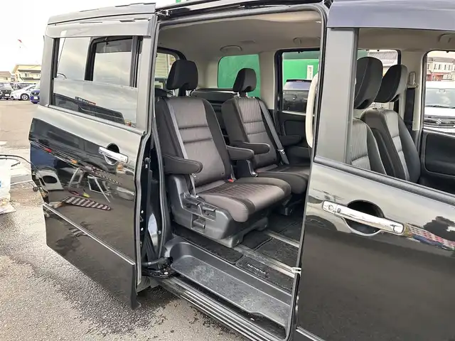 日産 セレナ e－パワー ハイウェイスター V 宮城県 2022(令4)年 6万km ダイヤモンドブラック プロパイロット/インテリジェントエマージェンシーブレーキ/踏み間違い衝突防止アシスト/車線逸脱防止支援システム/車線逸脱警報/後側方衝突防止支援システム/後側方車両検知警報/後退時車両検知警報/前方衝突予測警報/標識検知機能/コーナーセンサー/純正フリップダウンモニター/純正10インチナビ/・CD/DVD/・Bluetooth/・フルセグTV/ビルトインETC/ドライブレコーダー/両側ハンズフリーパワースライドドア/革巻きステアリング/電動パーキングブレーキ/ブレーキホールド/アダプティブLEDヘッドランプ/フォグランプ/オートライト/スマートキー＆プッシュスタート/電動格納ミラー/純正15インチAW/純正フロアマット/ドアバイザー/Wエアバッグ