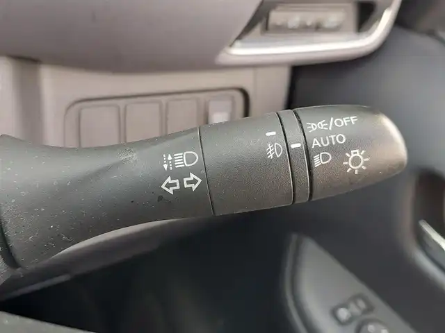 日産 セレナ e－パワー ハイウェイスター V 東京都 2022(令4)年 4万km ダイヤモンドブラック ワンオーナー/エマージェンシーブレーキ/プロパイロット/踏み間違い衝突防止アシスト/車線逸脱防止支援/ブラインドスポットアシスト/コーナーセンサー/アラウンドビューモニター/インテリジェントルームミラー/プッシュスタート/純正ナビ/フルセグTV/ETC/ドライブレコーダー/両側パワースライドドア/パーソナルテーブル/後席ロールサンシェード/LEDヘッドライト/15インチ純正アルミホイール/スマートキー