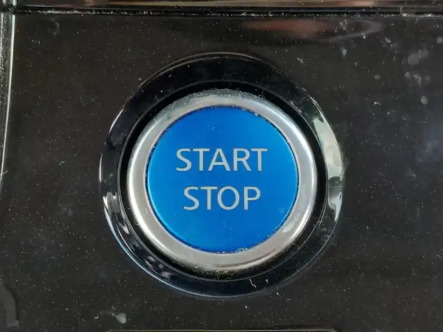 日産 セレナ e－パワー ハイウェイスター V 東京都 2022(令4)年 4万km ダイヤモンドブラック ワンオーナー/エマージェンシーブレーキ/プロパイロット/踏み間違い衝突防止アシスト/車線逸脱防止支援/ブラインドスポットアシスト/コーナーセンサー/アラウンドビューモニター/インテリジェントルームミラー/プッシュスタート/純正ナビ/フルセグTV/ETC/ドライブレコーダー/両側パワースライドドア/パーソナルテーブル/後席ロールサンシェード/LEDヘッドライト/15インチ純正アルミホイール/スマートキー