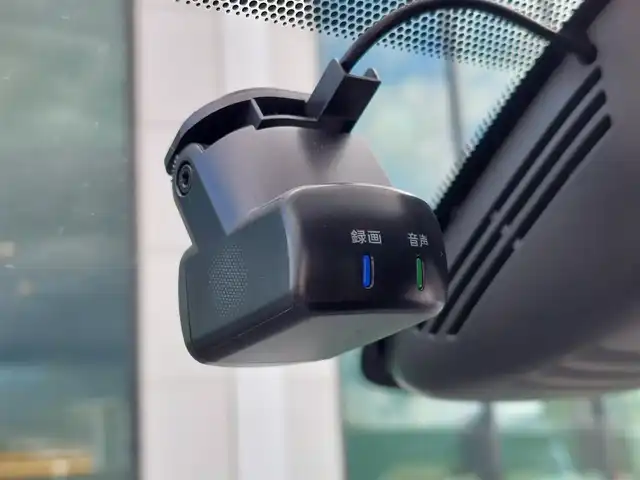 日産 セレナ e－パワー ハイウェイスター V 東京都 2022(令4)年 4万km ダイヤモンドブラック ワンオーナー/エマージェンシーブレーキ/プロパイロット/踏み間違い衝突防止アシスト/車線逸脱防止支援/ブラインドスポットアシスト/コーナーセンサー/アラウンドビューモニター/インテリジェントルームミラー/プッシュスタート/純正ナビ/フルセグTV/ETC/ドライブレコーダー/両側パワースライドドア/パーソナルテーブル/後席ロールサンシェード/LEDヘッドライト/15インチ純正アルミホイール/スマートキー