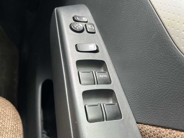 日産 モコ X 静岡県 2012(平24)年 8万km モコベリー 純正SDナビ/・CD/・フルセグＴＶ/・iPod/・AM/・FM/主要装備/・ETC/・スマートキー/・プッシュスタート/・社外フロアマット/・Eエアバック/・ハロゲンヘッドライト