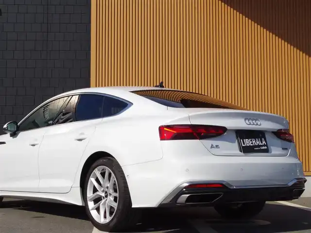 アウディ Ａ５ SB 40TDIクワトロ Sライン 埼玉県 2022(令4)年 2.1万km 白 ブラックハーフレザーシート/アダプティブクルーズコントロール/全周囲カメラ/パークセンサー/ブラインドスポットモニター/バーチャルコックピット/全席シートHI/Bluetooth/フルセグTV/電動リアゲート/ETC/ドラレコ