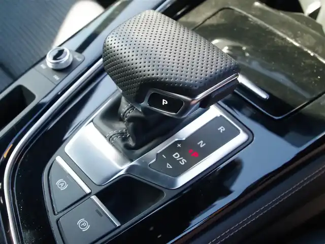 アウディ Ａ５ SB 40TDIクワトロ Sライン 埼玉県 2022(令4)年 2.1万km 白 ブラックハーフレザーシート/アダプティブクルーズコントロール/全周囲カメラ/パークセンサー/ブラインドスポットモニター/バーチャルコックピット/全席シートHI/Bluetooth/フルセグTV/電動リアゲート/ETC/ドラレコ