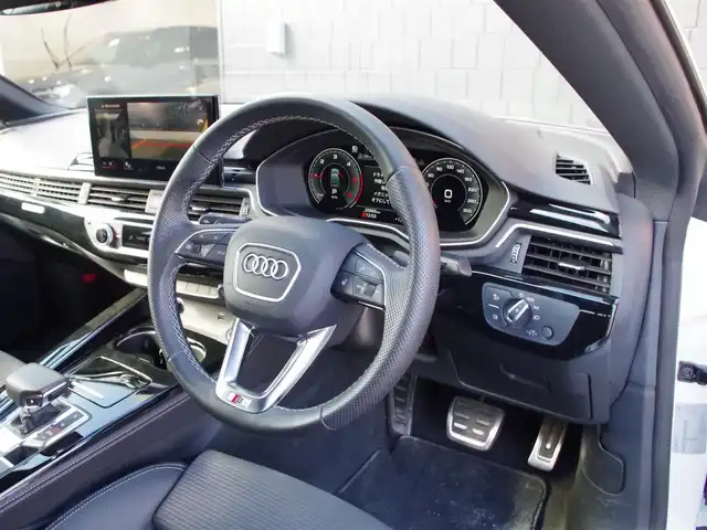 アウディ Ａ５ SB 40TDIクワトロ Sライン 埼玉県 2022(令4)年 2.1万km 白 ブラックハーフレザーシート/アダプティブクルーズコントロール/全周囲カメラ/パークセンサー/ブラインドスポットモニター/バーチャルコックピット/全席シートHI/Bluetooth/フルセグTV/電動リアゲート/ETC/ドラレコ