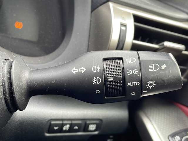 レクサス ＩＳ 250 Fスポーツ 福島県 2014(平26)年 9.8万km シルバーM ・４WD/・純正ナビ・フルセグTV/・Bluetooth・DVD/・サンルーフ/・革シート/・ブラインドスポットモニター/・前席パワーシート/・メモリシート/・バックカメラ/・ビルトインETC/・USBx２/・スペアキー